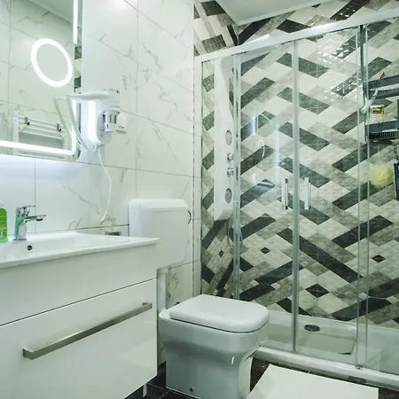 With A Parking Space Malinska شقة *