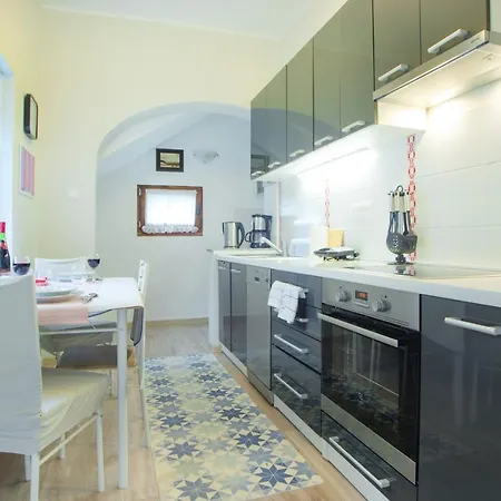 With A Parking Space Malinska Apartment Vantacici